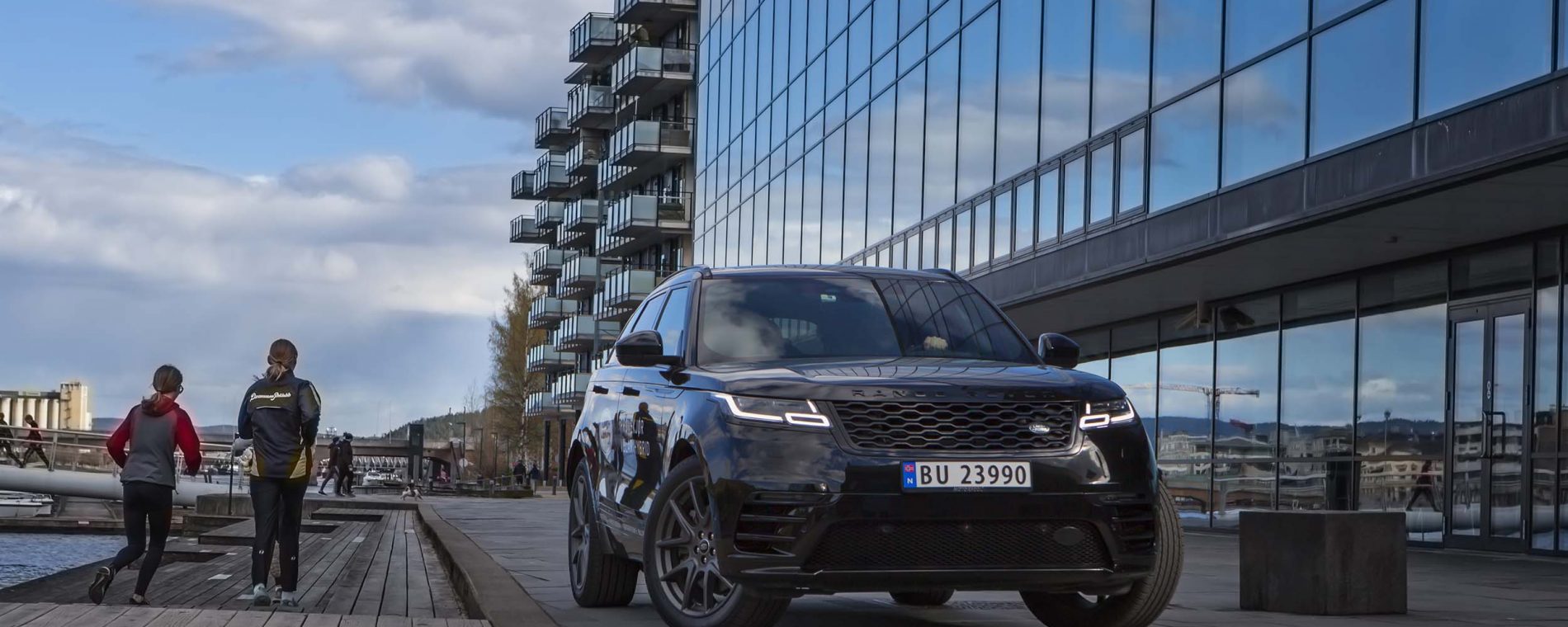 Velar hybrid i nabolag